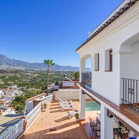 Lara Pinta Villa