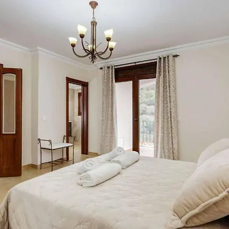 Lara Pinta Villa *