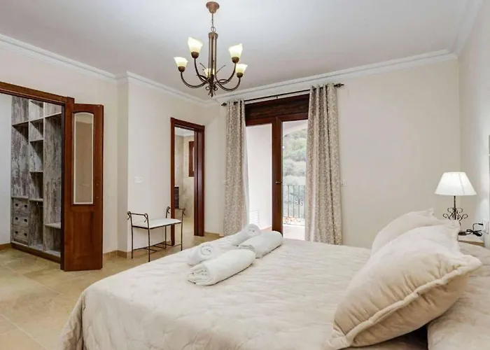 Lara Pinta Villa *